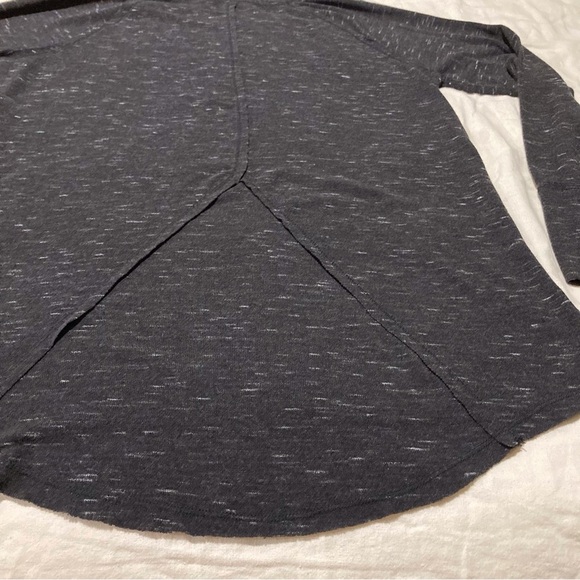 Spring + Mercer Space Dye Tee in Charcoal | Long Sleeve Tunic | Thumb Holes - Picture 4 of 9